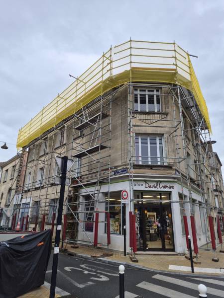 Devis gratuit sur Bordeaux pour louer un échafaudage de chantier pour travaux de couverture et zinguerie